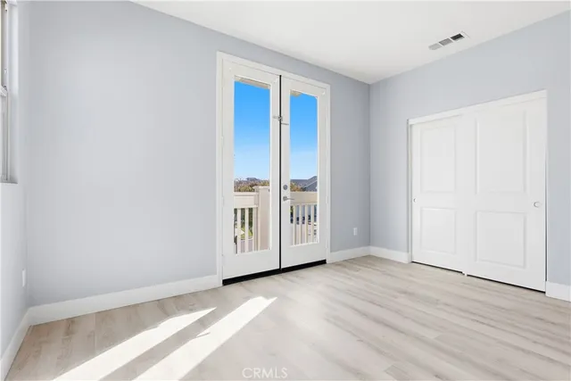 a view of a yard in front of the house