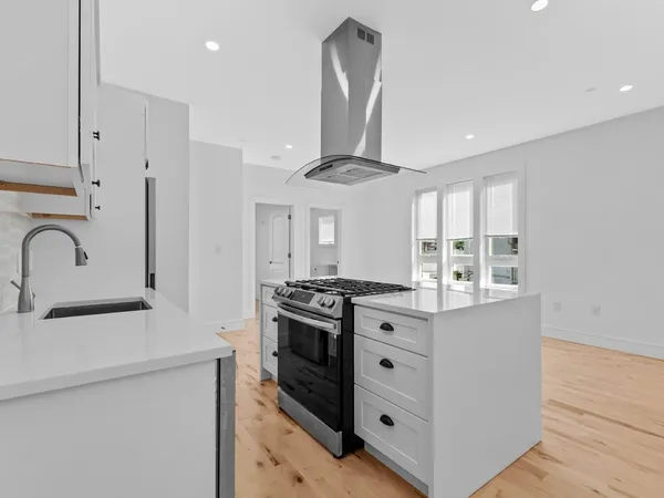 $2,300 | 178 Washington Avenue, Unit 205, Chelsea, MA 02150