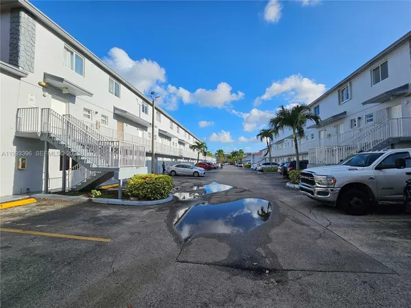$2,250 | 8027 Northwest 8th Street, Unit 17, Miami, FL 33126