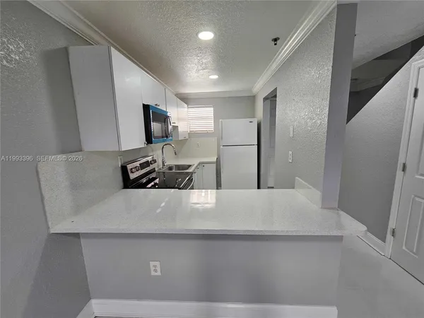 $2,250 | 8027 Northwest 8th Street, Unit 17, Miami, FL 33126