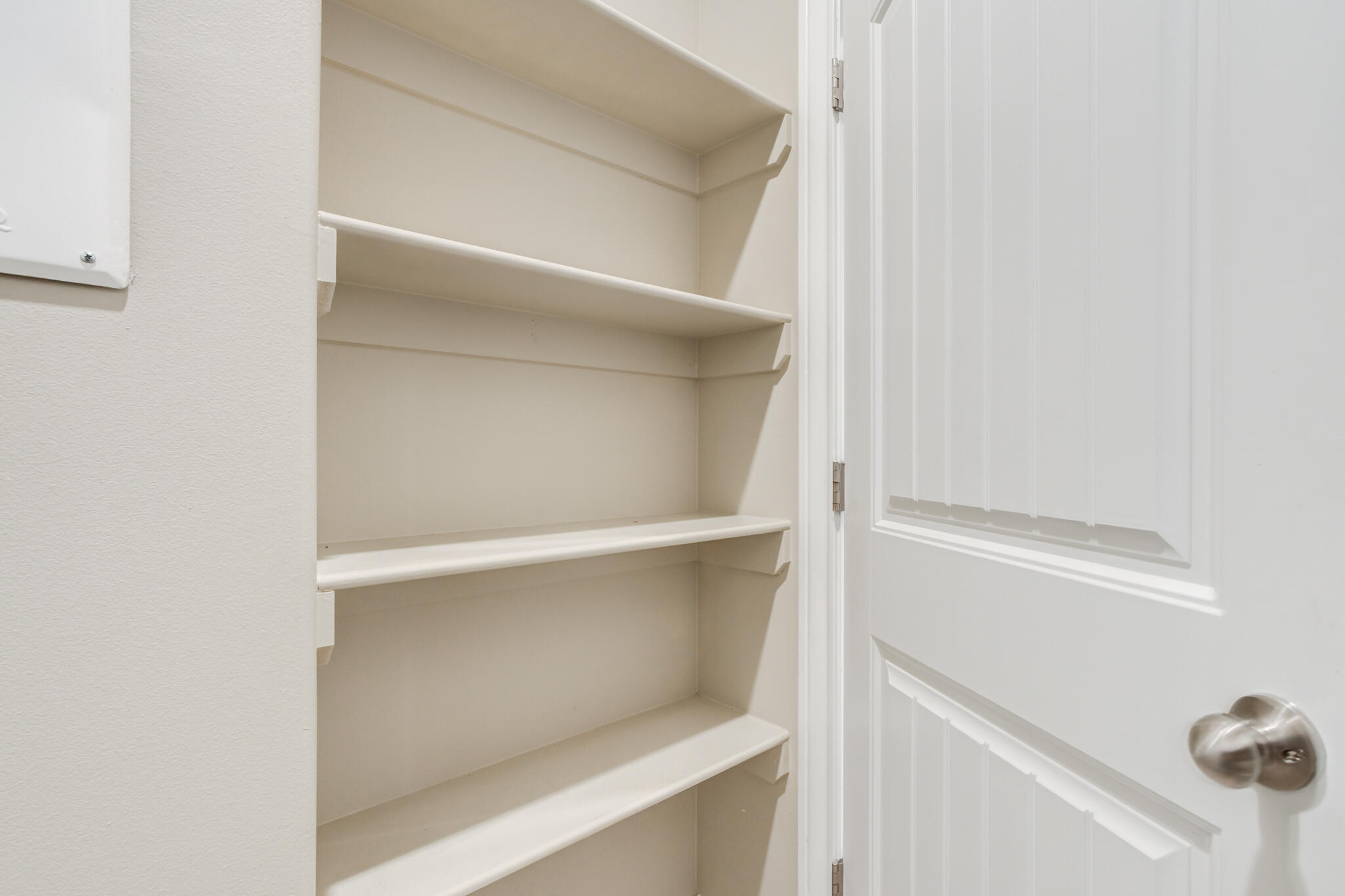 7633 87th Street Lubbock, TX 79424 - Photo 31 of 47 a close view of closet