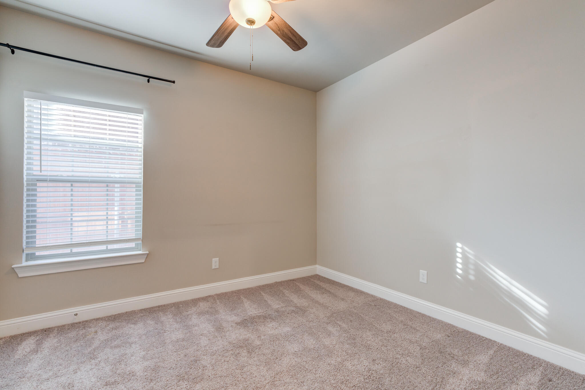 7633 87th Street Lubbock, TX 79424 - Photo 39 of 47 an empty room with a window
