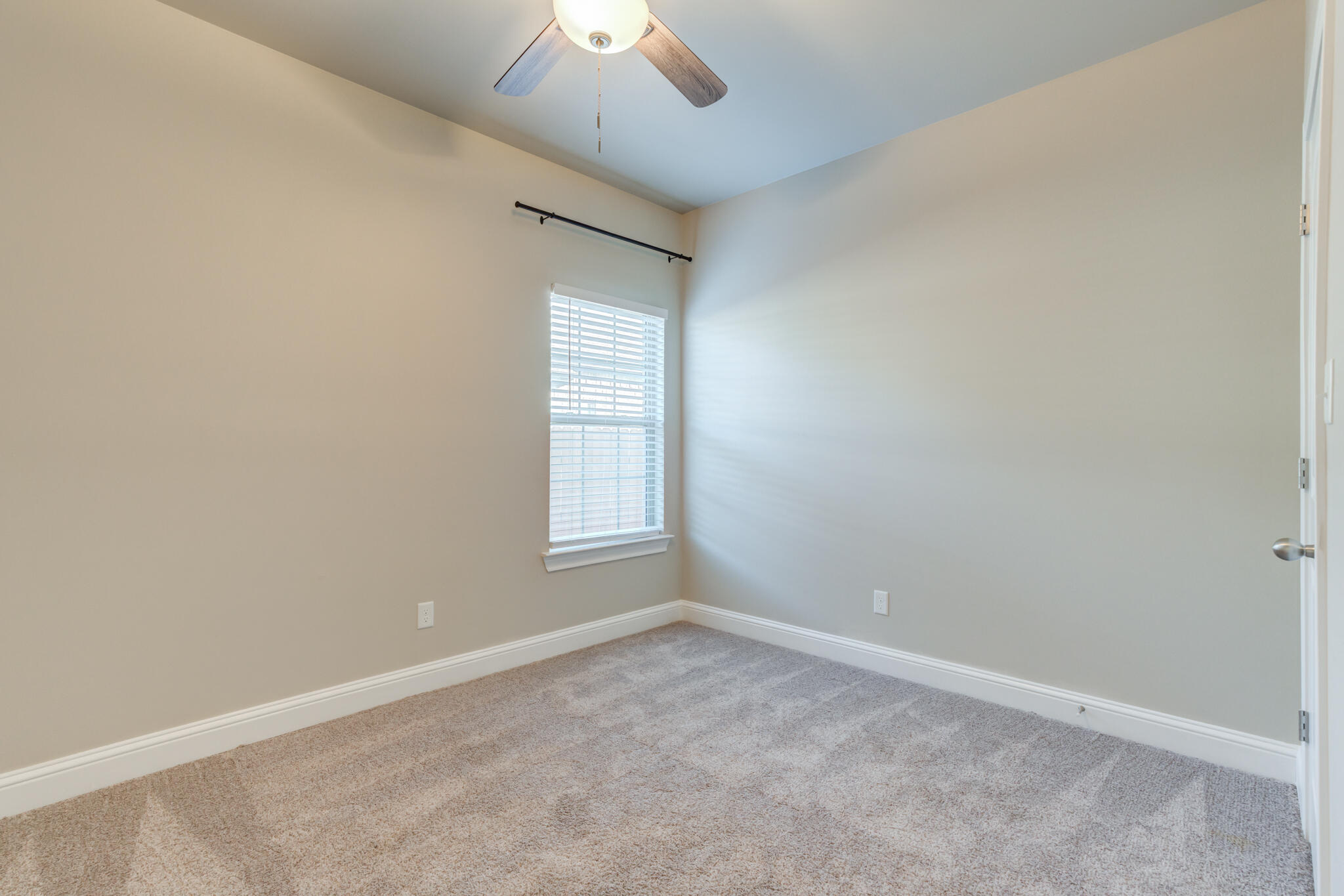 7633 87th Street Lubbock, TX 79424 - Photo 41 of 47 an empty room with a window