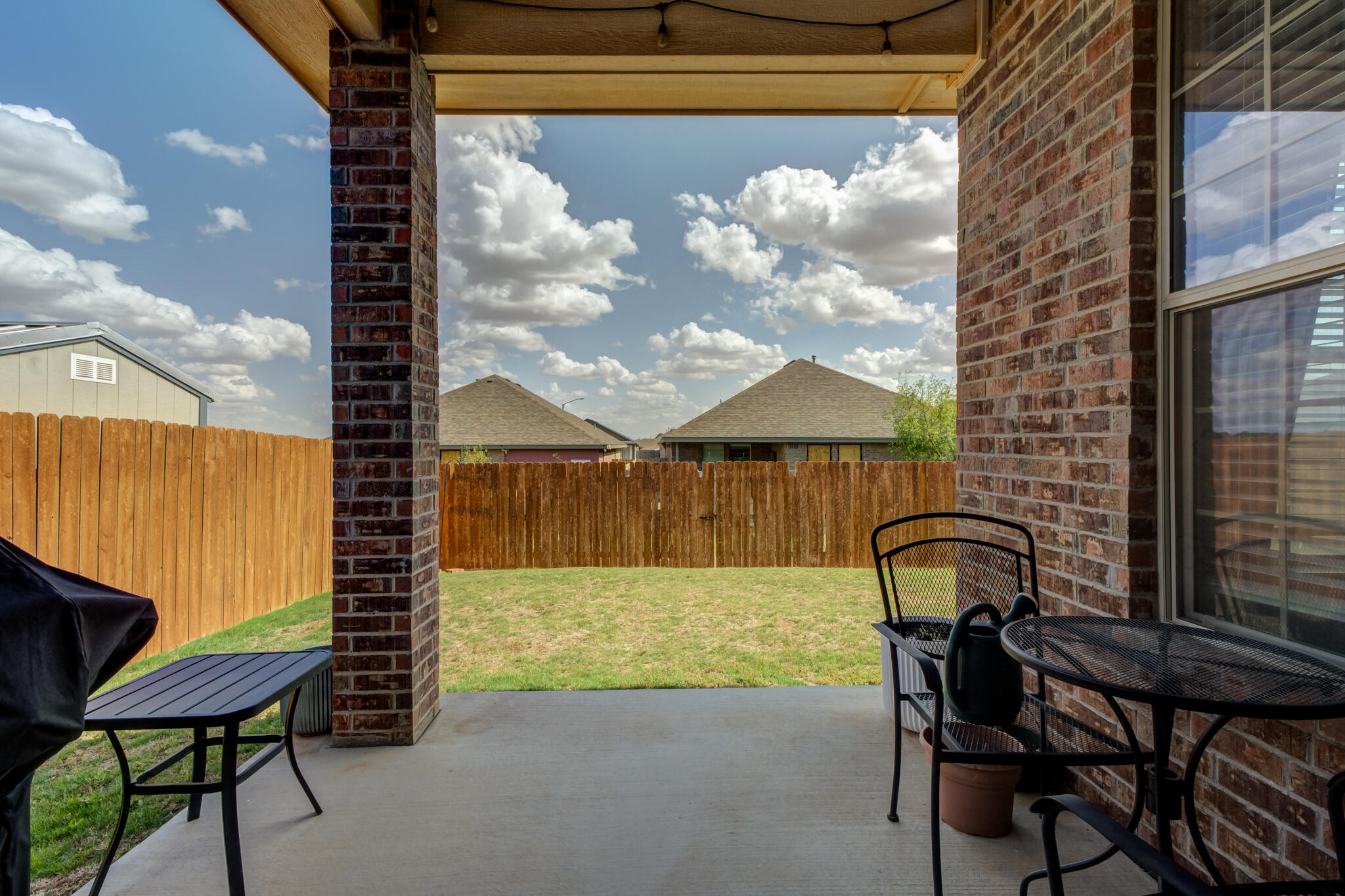 7633 87th Street Lubbock, TX 79424 - Photo 45 of 47 a front view of a house with garden