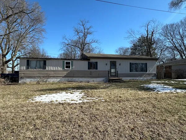 $24,900 | 819 5th Avenue, Erie, IL 61250