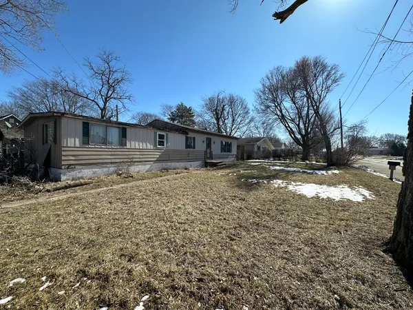 $24,900 | 819 5th Avenue, Erie, IL 61250