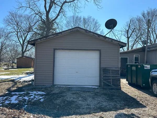 $24,900 | 819 5th Avenue, Erie, IL 61250