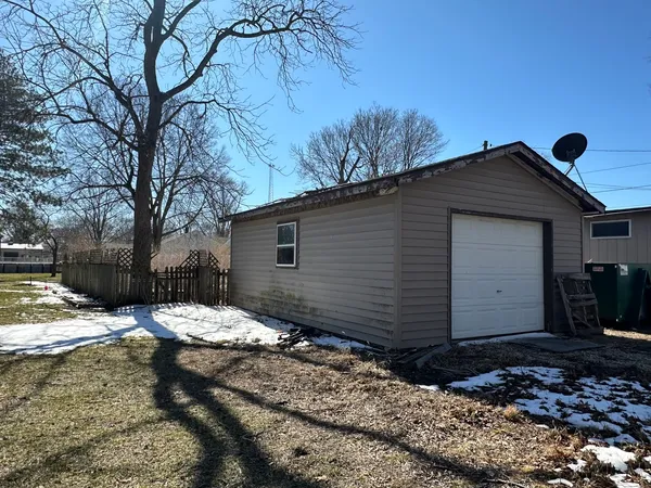 $24,900 | 819 5th Avenue, Erie, IL 61250