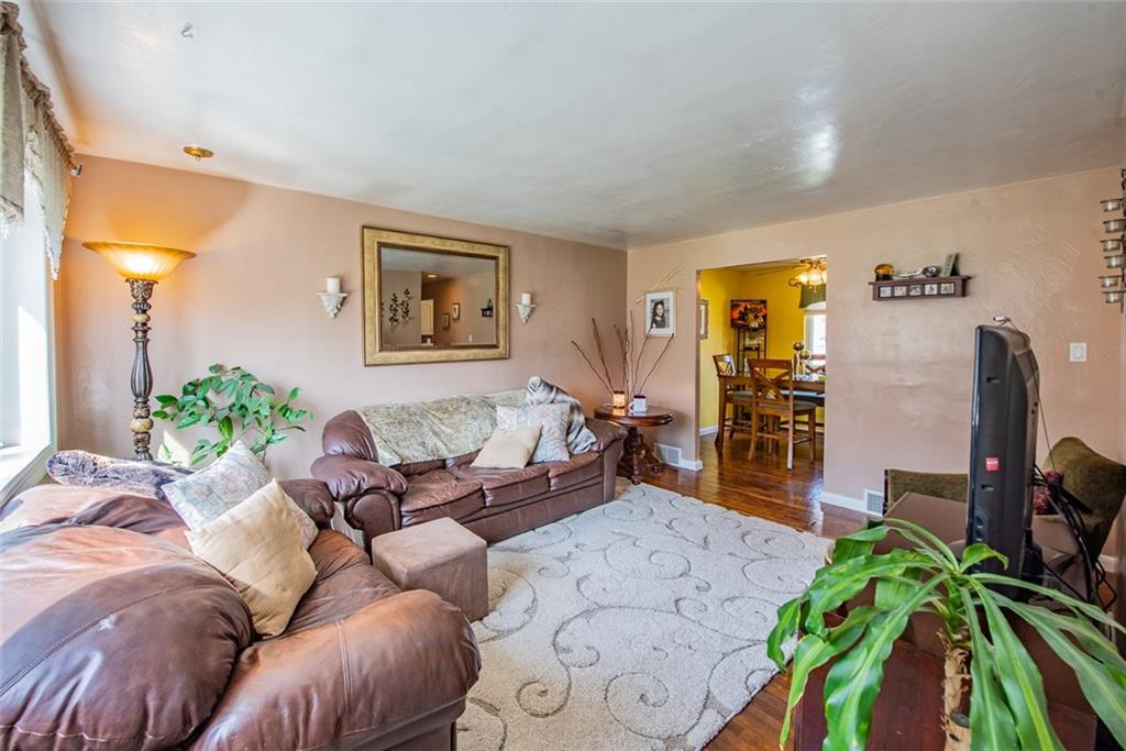 617 Snowball Road Monroeville, PA 15146 - Photo 3 of 17 Gallery Image 3