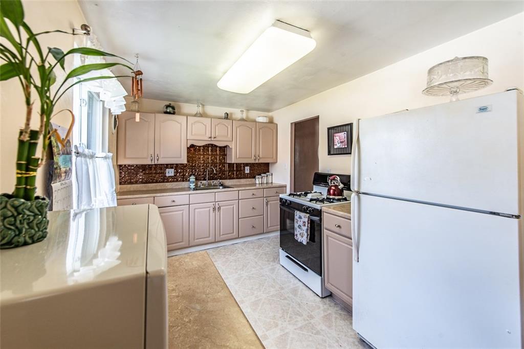 617 Snowball Road Monroeville, PA 15146 - Photo 6 of 17 Gallery Image 6