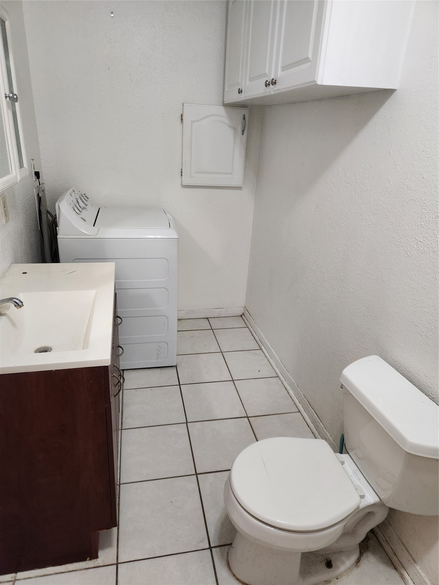 1205 Elm Street Alvin, TX 77511 - Photo 10 of 19 Primary bathroom