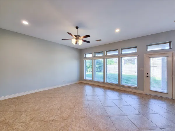 $2,575 | 106 Colina Vista Way, Montgomery, TX 77316