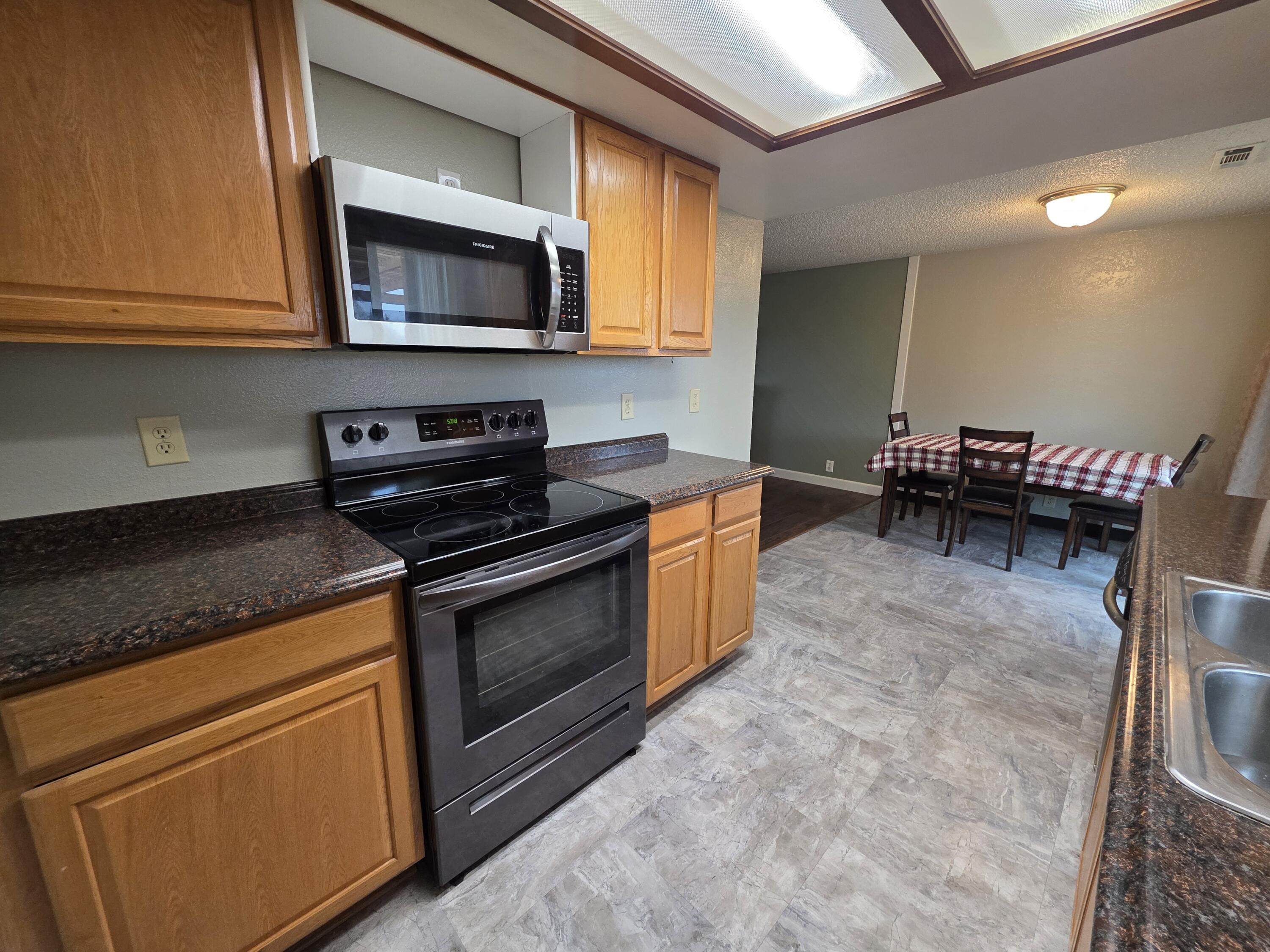 8291 Division Road White City, OR 97503 - Photo 7 of 24 Picture 7