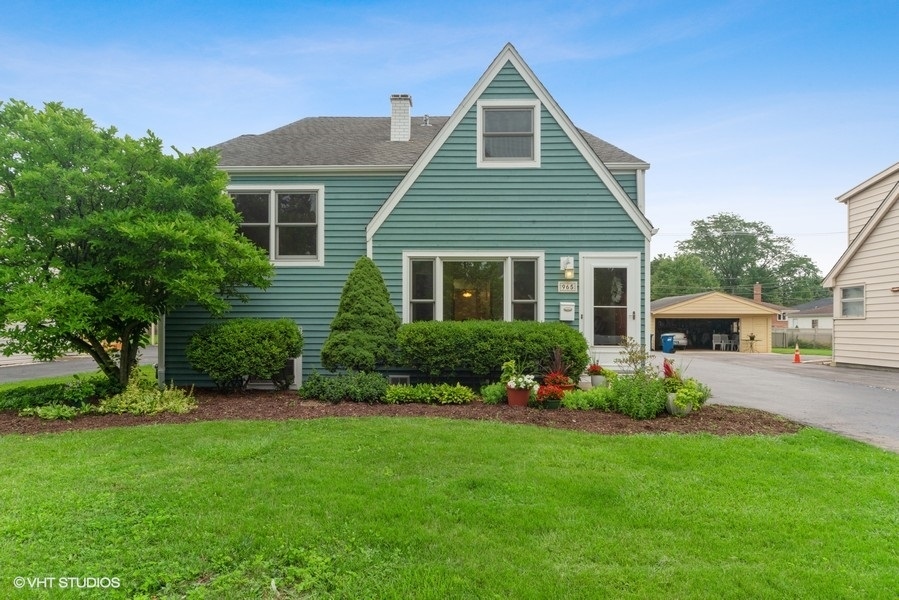 965 Spring Road Elmhurst, IL 60126 - Photo 1 of 27 Gallery Image 1
