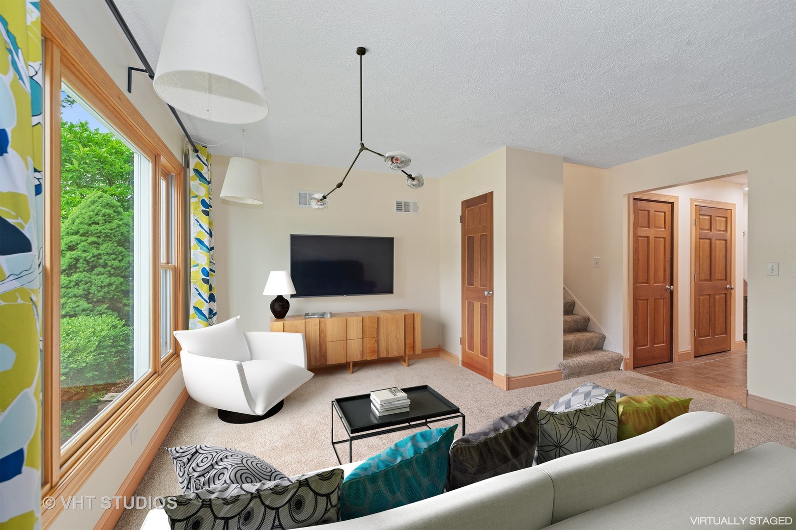 965 Spring Road Elmhurst, IL 60126 - Photo 3 of 27 Gallery Image 3