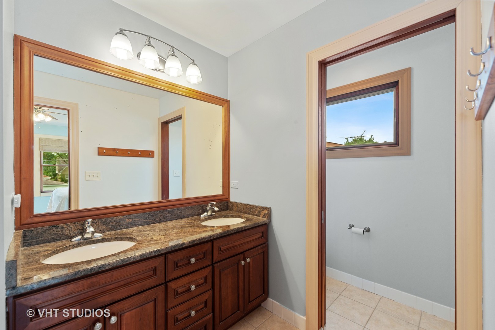 965 Spring Road Elmhurst, IL 60126 - Photo 10 of 27 Gallery Image 10