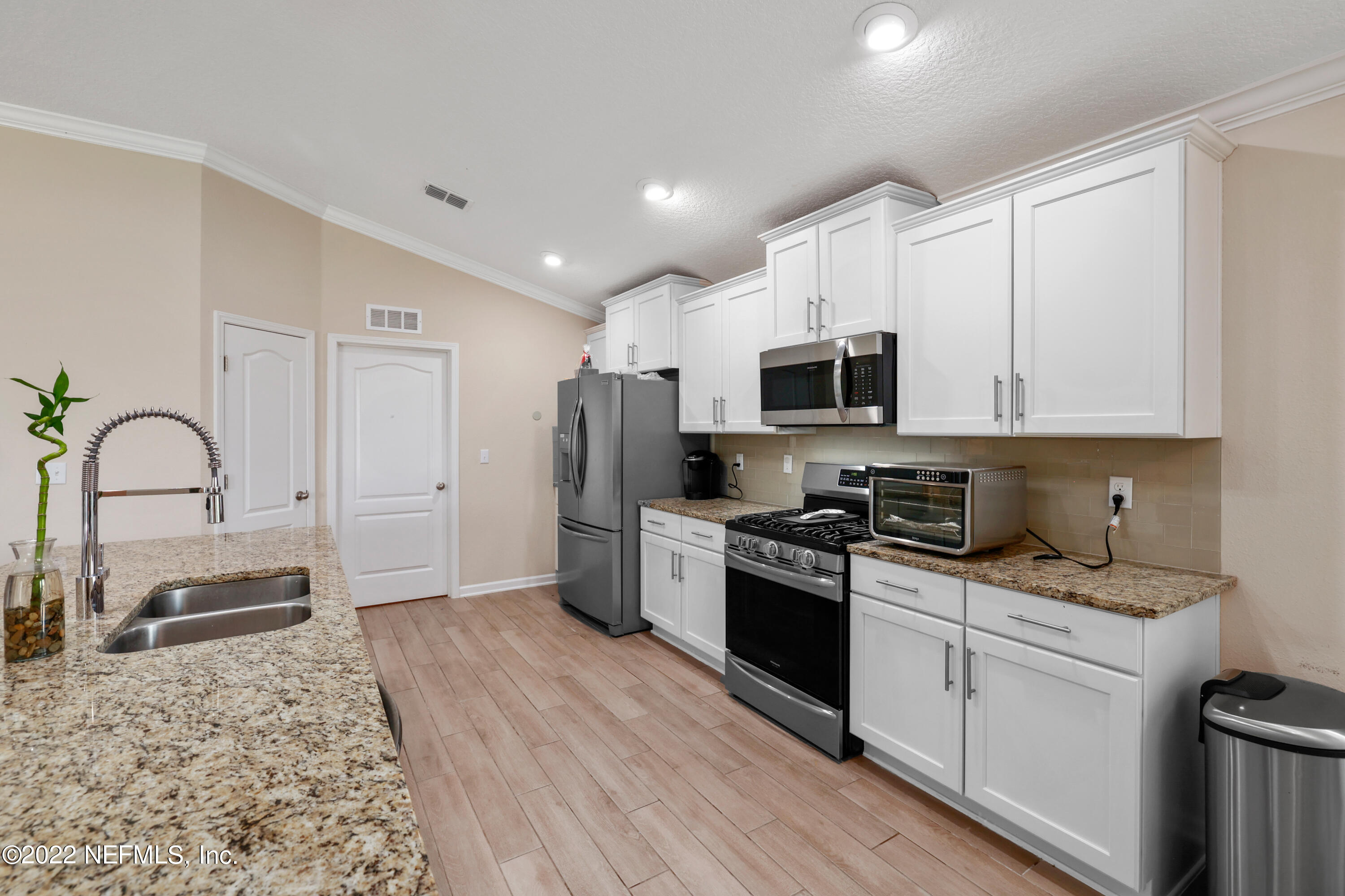 419 Split Oak Road St. Augustine, FL 32092 - Photo 3 of 36 Beautiful Shaker Cabinets!