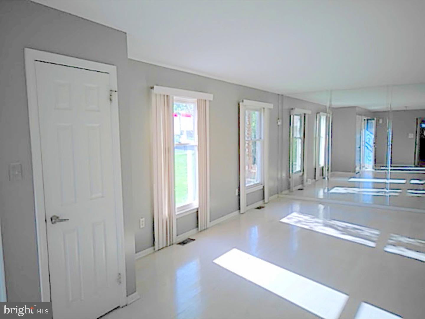 39 Upton Way Sewell, NJ 08080 - Photo 3 of 24 Gallery Image 3