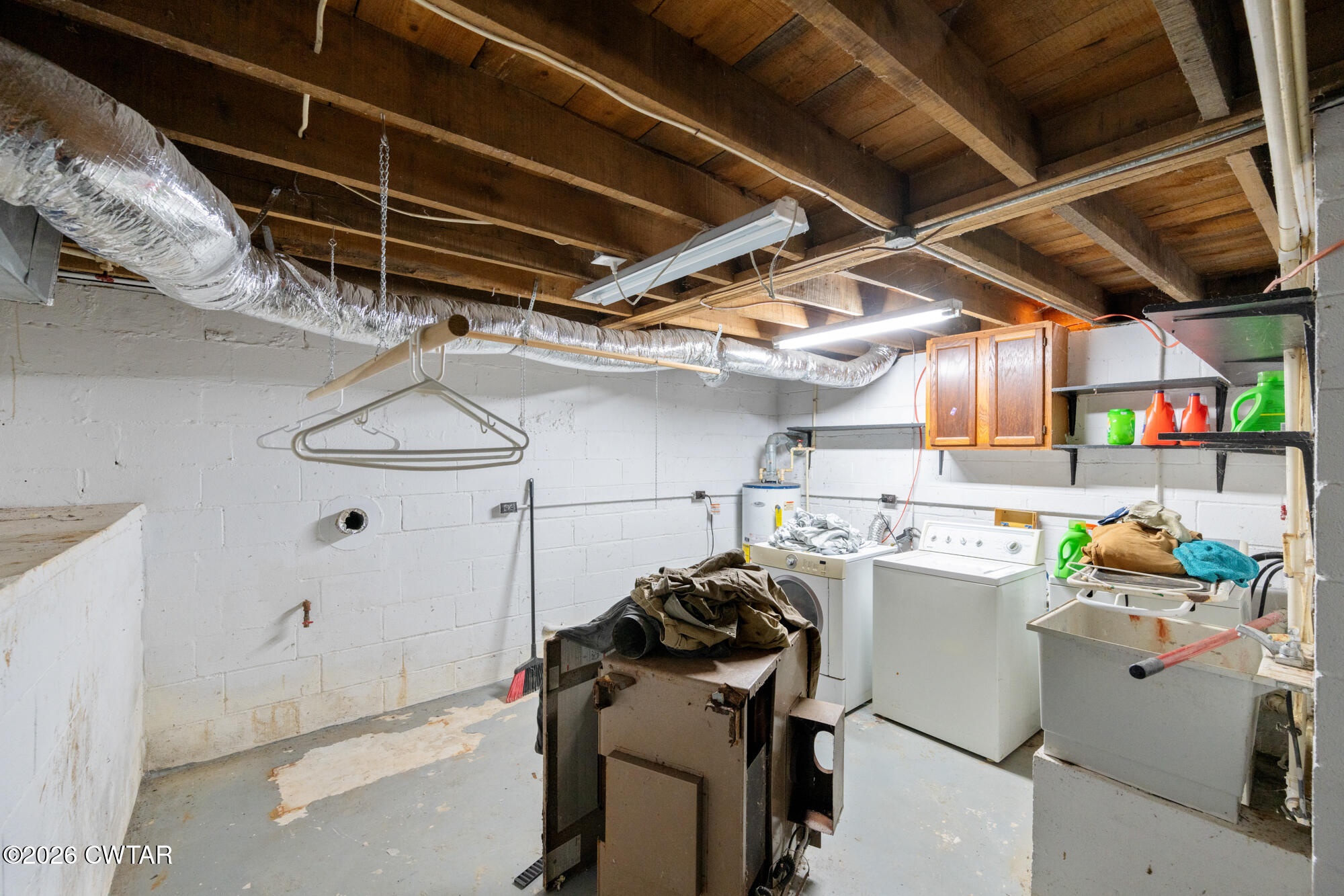 101 Red Ribbon Road Westport, TN 38387 - Photo 40 of 51 a utility room with dryer and washer