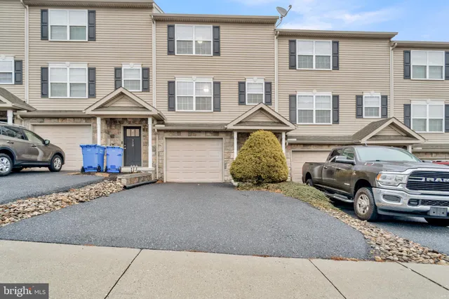 $259,900 | 714 Gregs Drive, Harrisburg, PA 17111