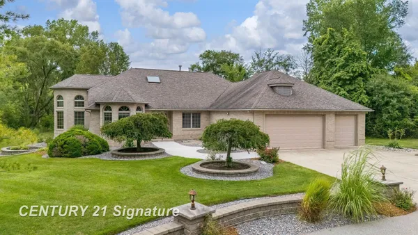 $725,000 | 5790 Dunrovin Drive, Saginaw, MI 48638