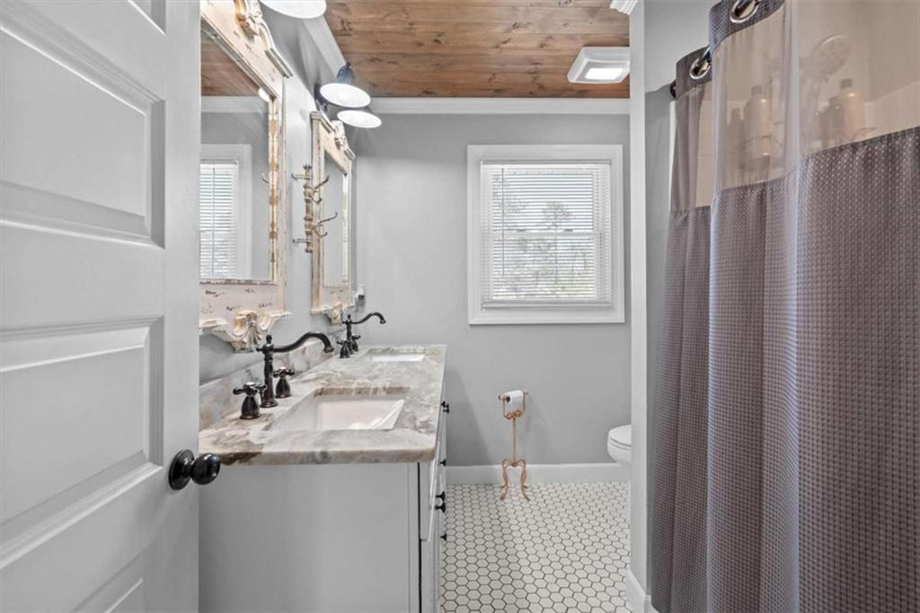 522 Hickory Street Bremen, GA 30110 - Photo 19 of 64 a bathroom with a sink a toilet and shower