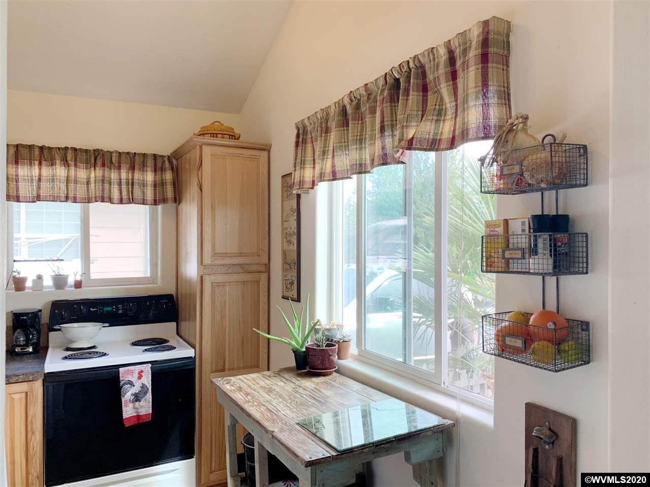 163 Southwest Jasper Street Dallas, OR 97338 - Photo 11 of 31 Gallery Image 11