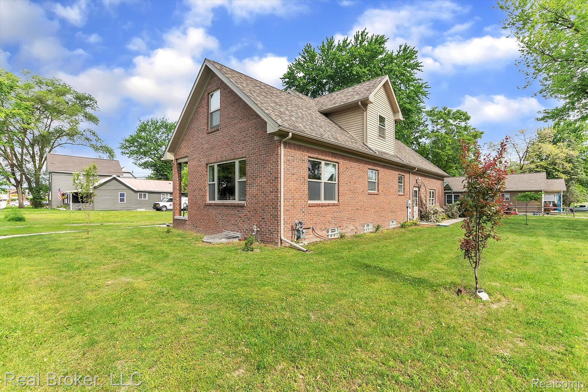 710 Monroe Street Carleton, MI 48117 - Photo 4 of 30 4