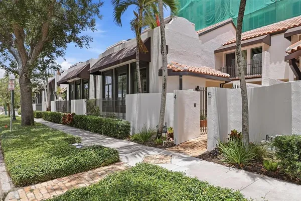 $3,800 | 200 Cocoanut Avenue, Unit 5, Sarasota, FL 34236