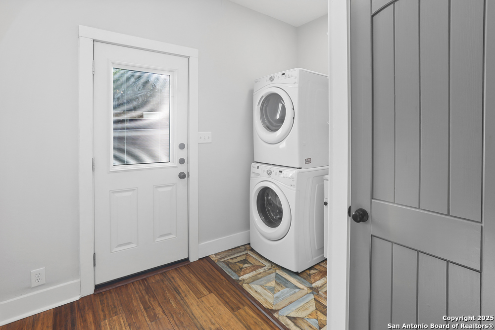 138 Perry Court, Unit 2 San Antonio, TX 78209 - Photo 10 of 29 a utility room with dryer and washer