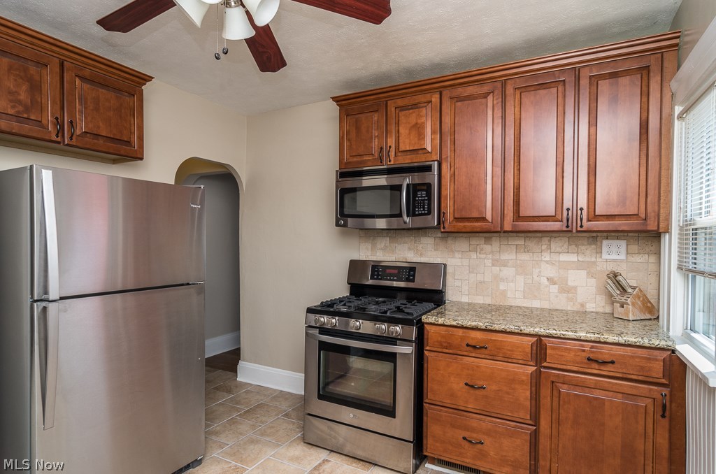 7815 Ridgefield Road Parma, OH 44129 - Photo 7 of 25