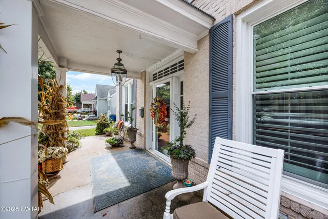 a view of entryway front of house