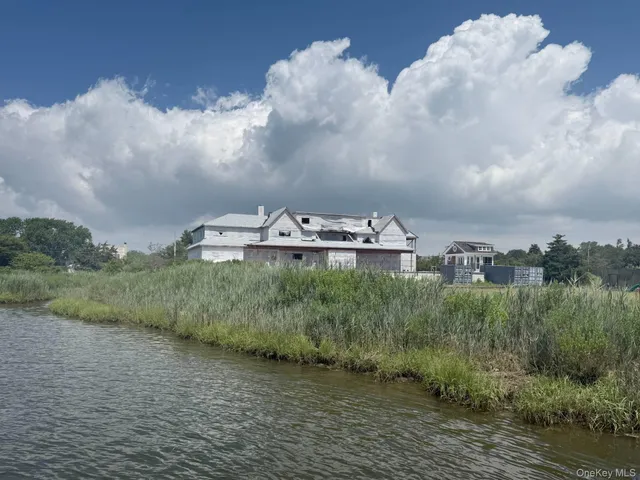 $7,500,000 | 40 Quaquanantuck Lane, Quogue, NY 11959