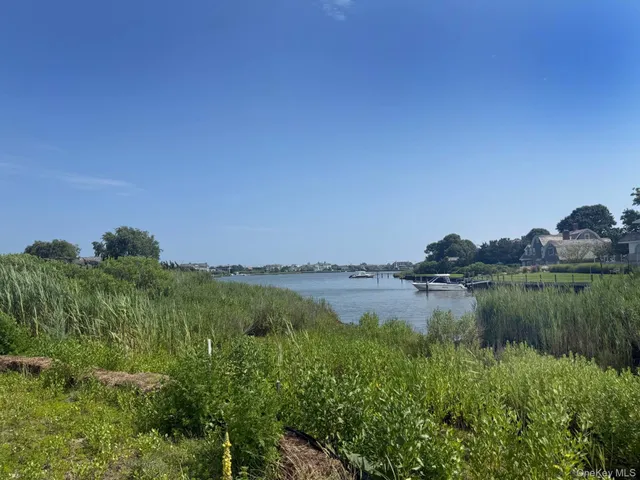 $7,500,000 | 40 Quaquanantuck Lane, Quogue, NY 11959