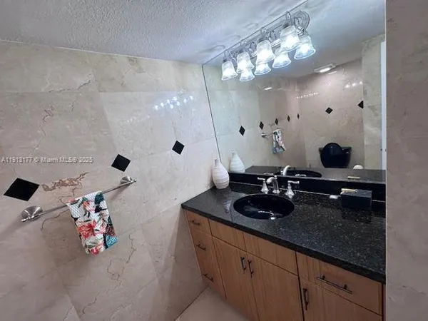 $3,000 | 1717 North Bayshore Drive, Unit A2553, Miami, FL 33132