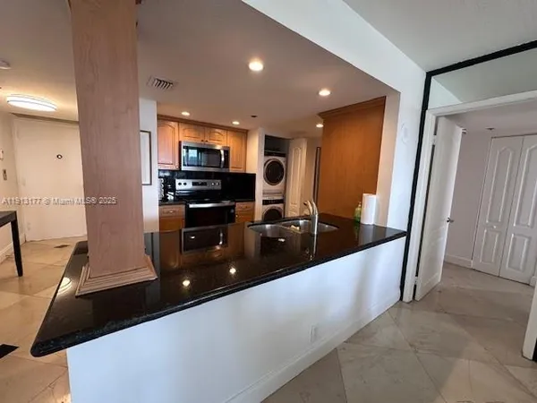 $3,000 | 1717 North Bayshore Drive, Unit A2553, Miami, FL 33132