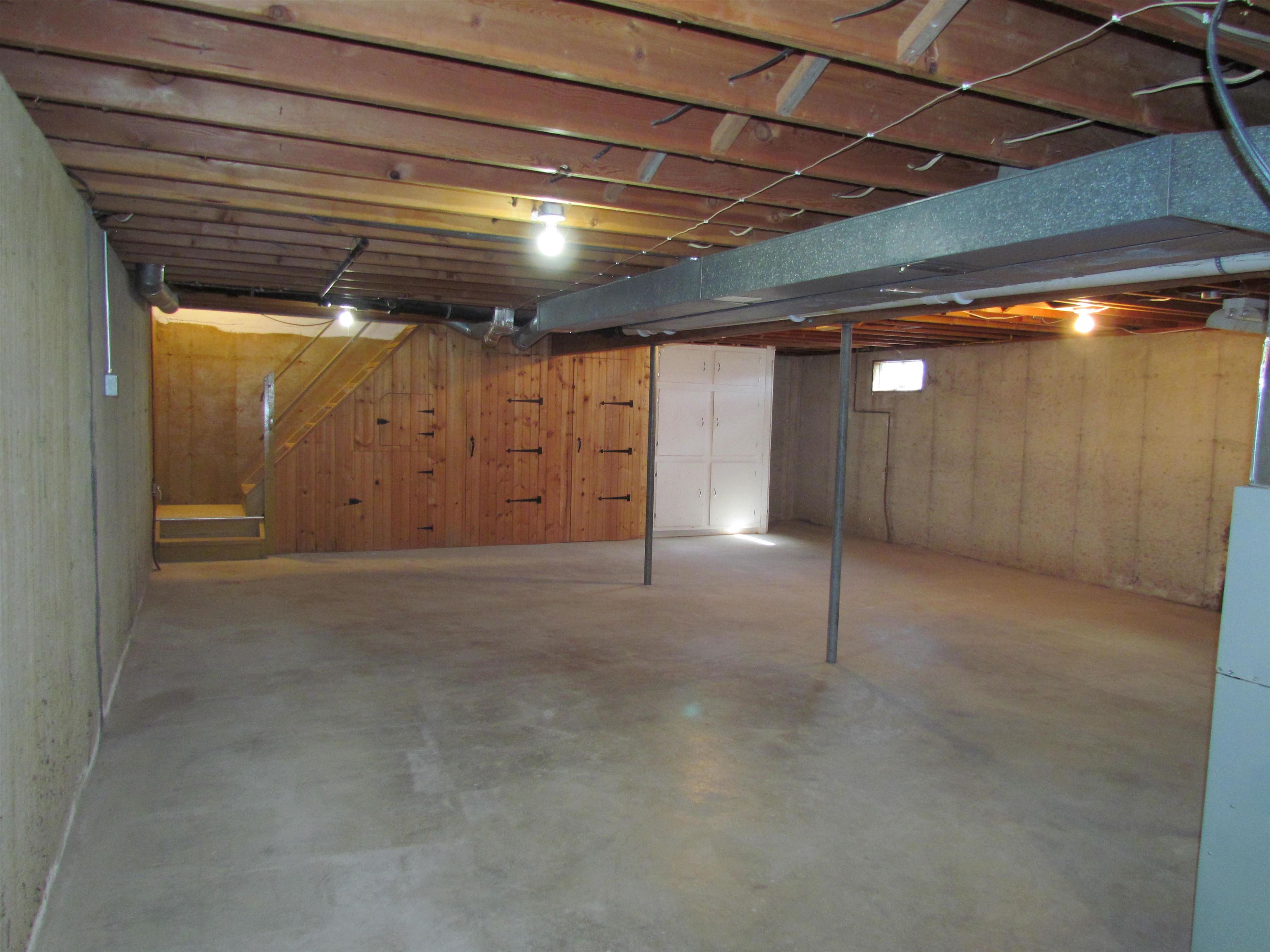 2475 North Pecatonica Road Pecatonica, IL 61063 - Photo 28 of 36 a view of empty room