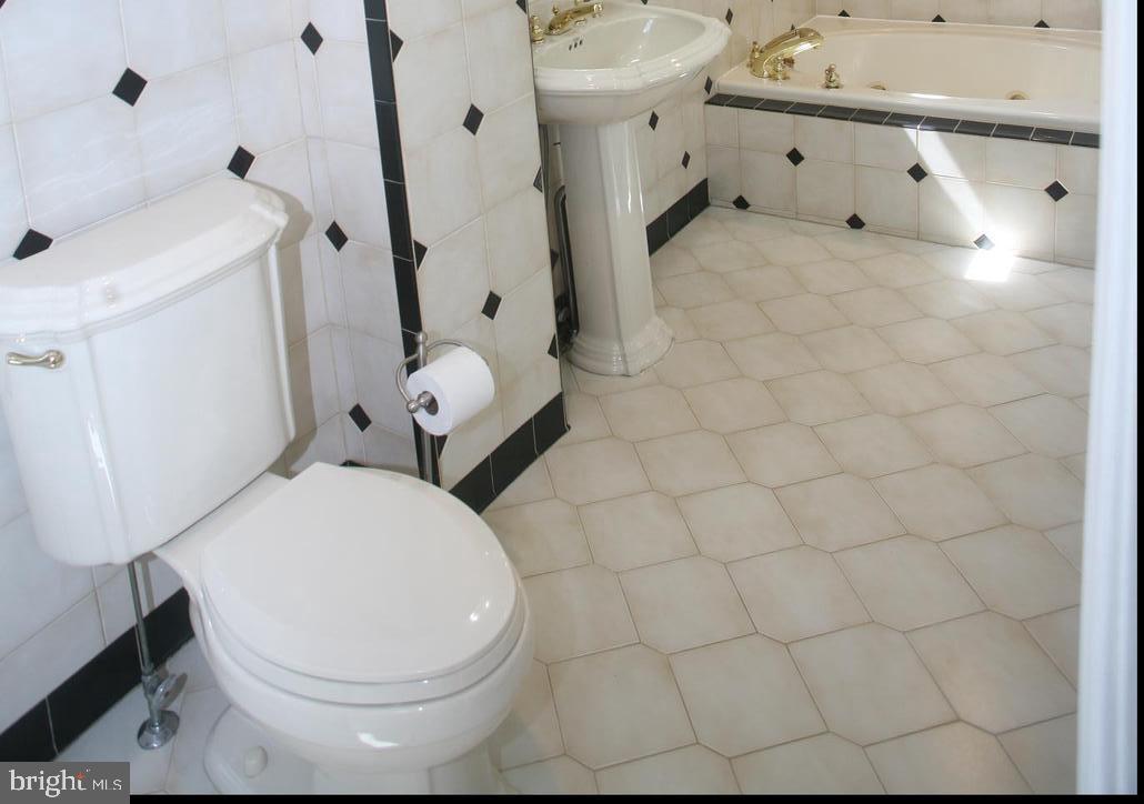 2 Dunmore Road Baltimore, MD 21228 - Photo 15 of 21 Hall Bathroom