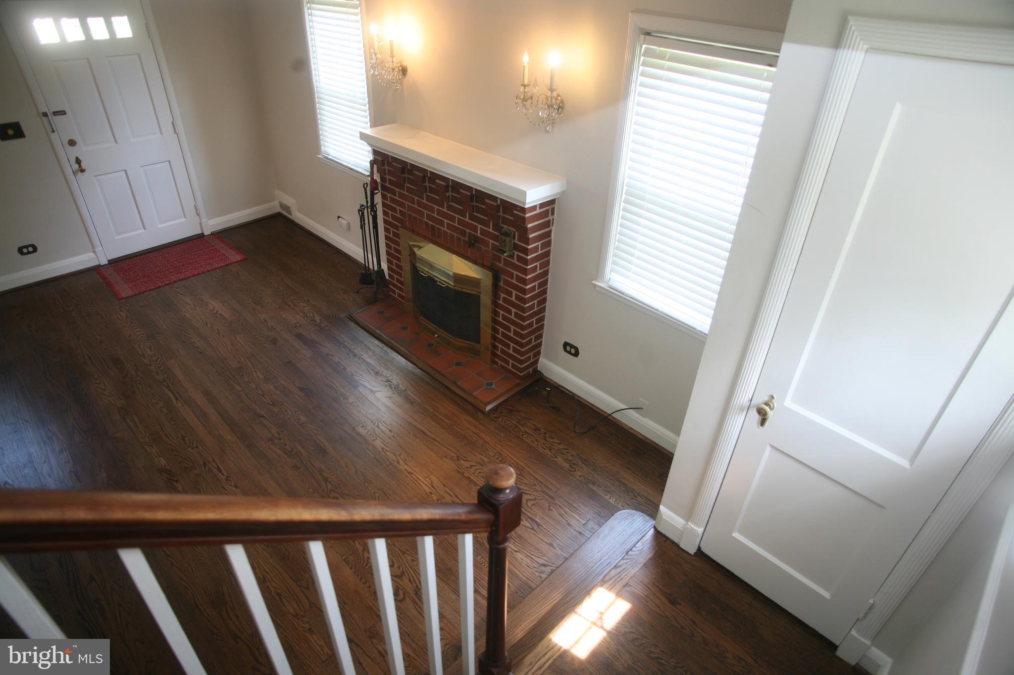 2 Dunmore Road Baltimore, MD 21228 - Photo 8 of 21 Living Room