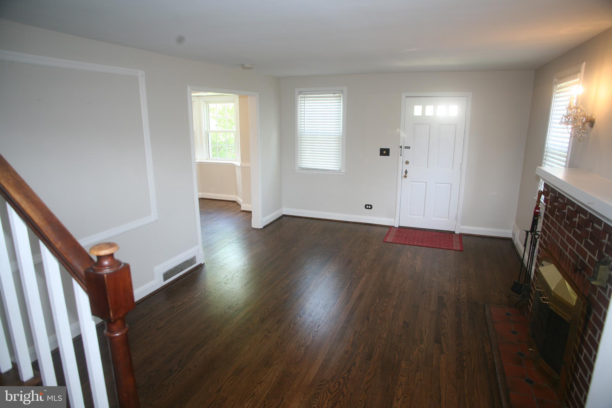 2 Dunmore Road Baltimore, MD 21228 - Photo 9 of 21 Living Room