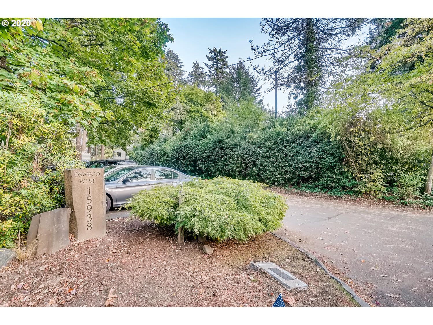 15938 Quarry Road, Unit B4 Lake Oswego, OR 97035 - Photo 27 of 28 Driveway