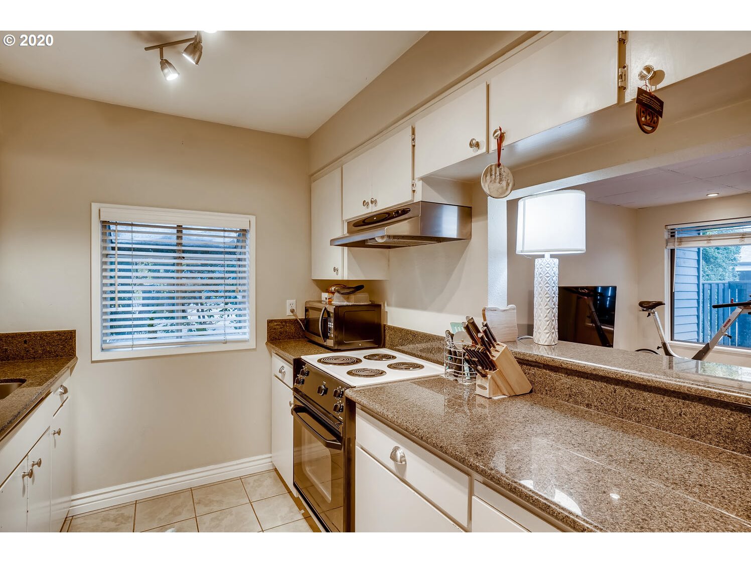 15938 Quarry Road, Unit B4 Lake Oswego, OR 97035 - Photo 7 of 28 Gallery Image 7