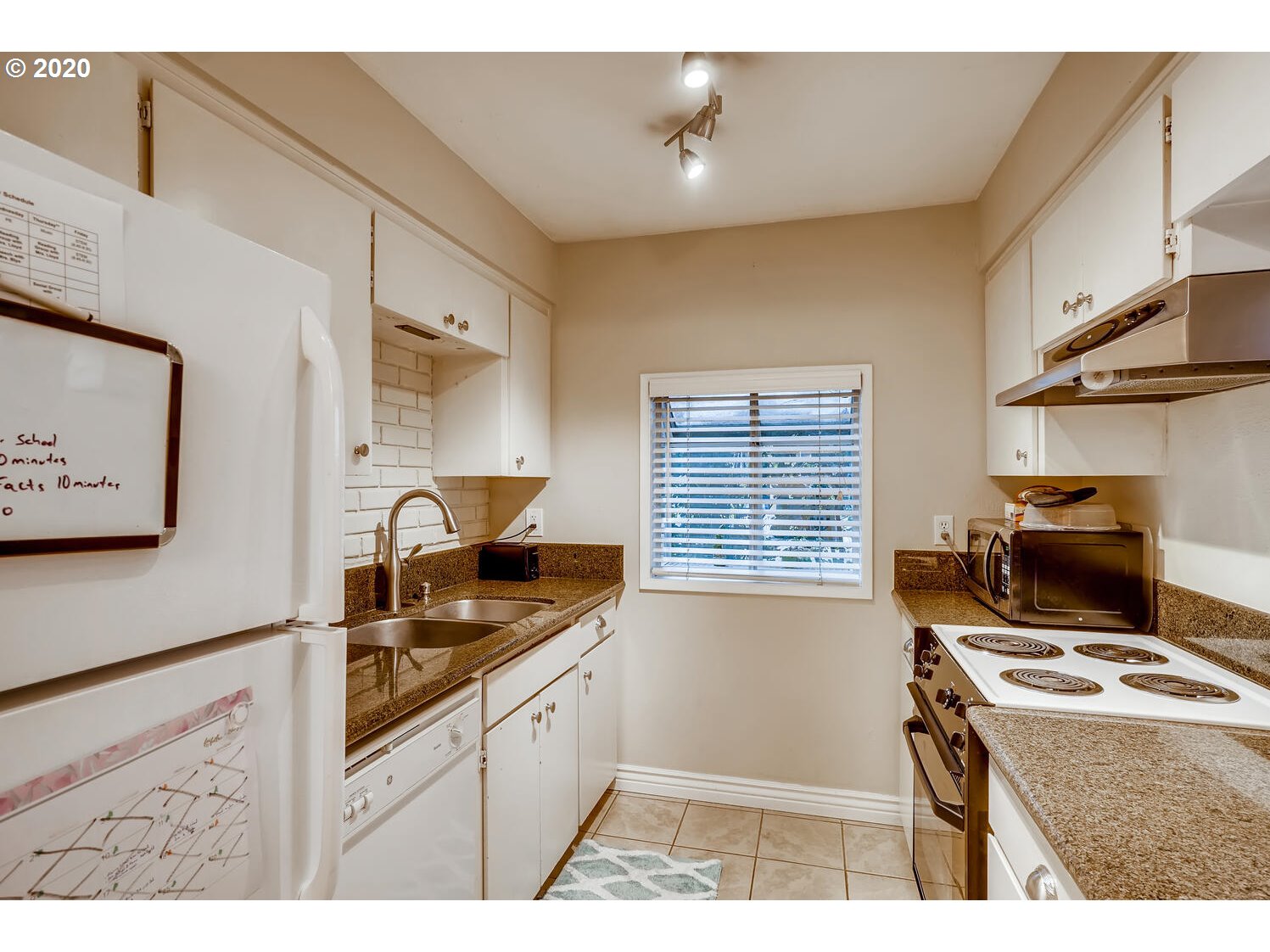 15938 Quarry Road, Unit B4 Lake Oswego, OR 97035 - Photo 8 of 28 Gallery Image 8