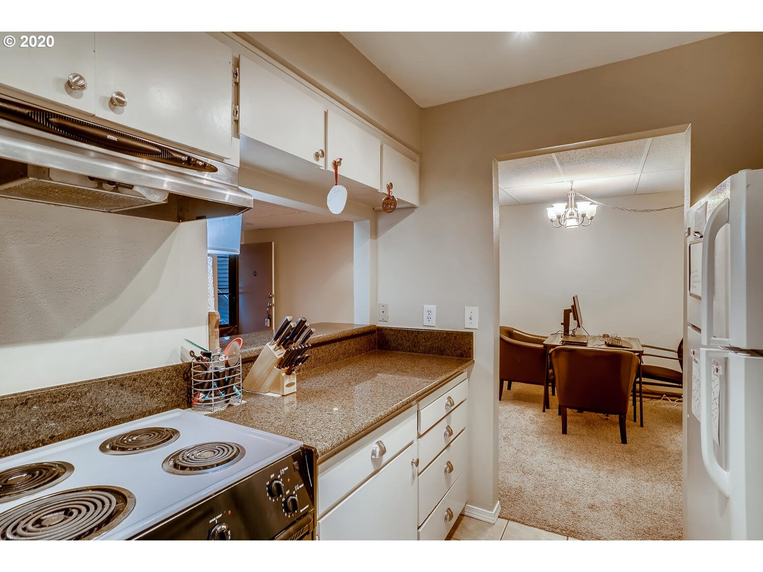15938 Quarry Road, Unit B4 Lake Oswego, OR 97035 - Photo 9 of 28 Gallery Image 9