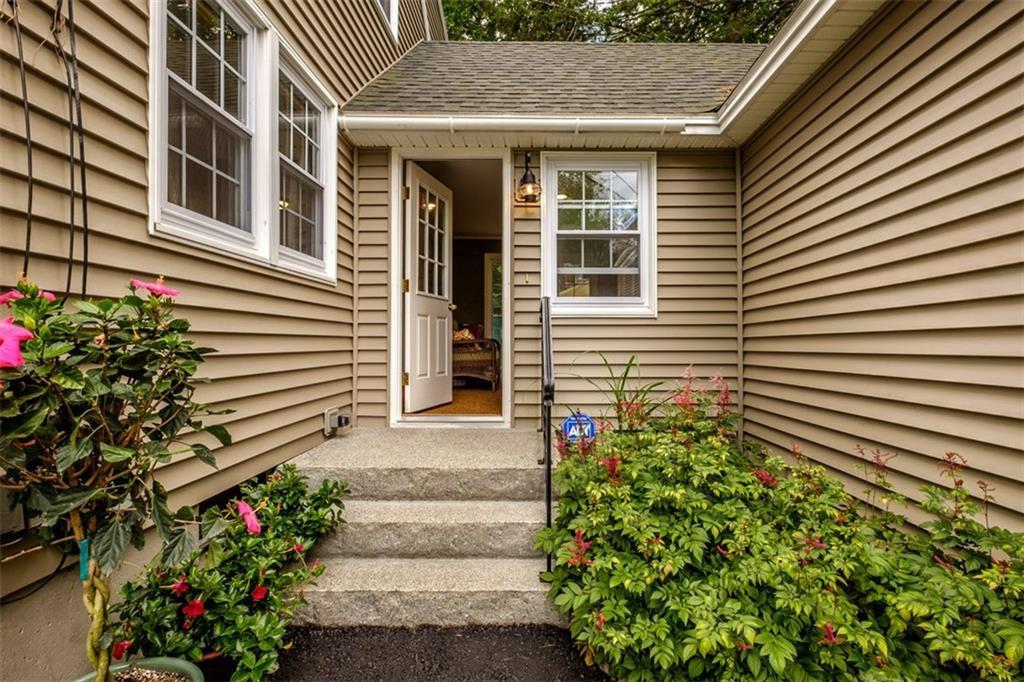 19 Deacon Road Yarmouth, ME 04096 - Photo 3 of 34 Photo