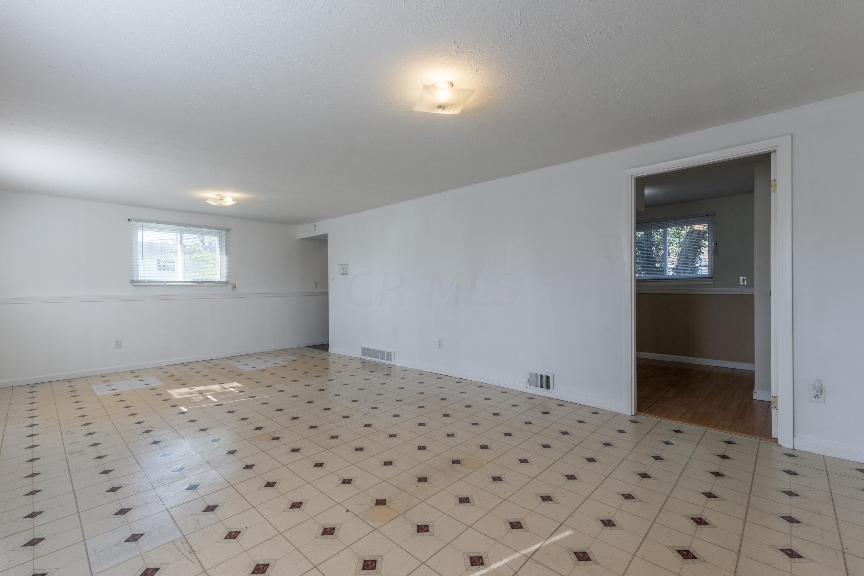 4985 Refugee Road Columbus, OH 43232 - Photo 60 of 74 Family Room