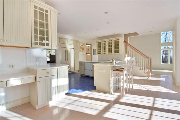 139 Spring Street Shrewsbury, MA 01545 - Photo 6 of 29 Gallery Image 6