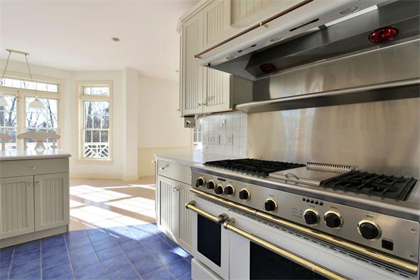 139 Spring Street Shrewsbury, MA 01545 - Photo 7 of 29 Gallery Image 7