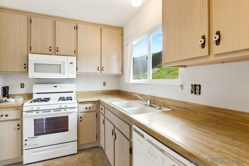 4740 Sunny Hills Road Oceanside, CA 92056 - Photo 8 of 17 Gallery Image 8