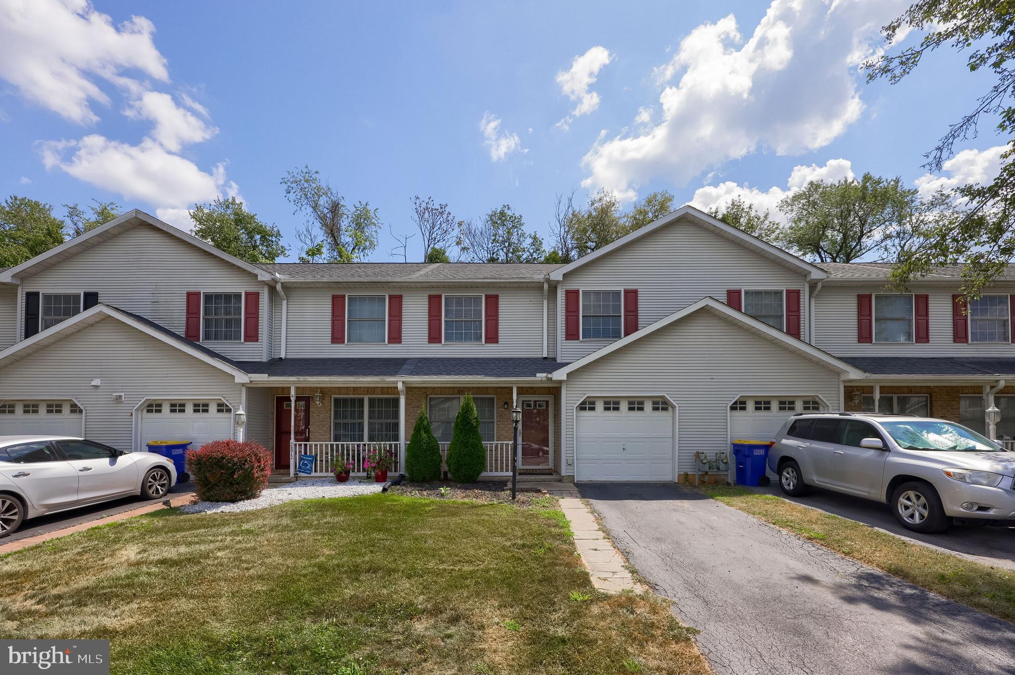 2878 Robin Road York, PA 17404 - Photo 2 of 33 Gallery Image 2